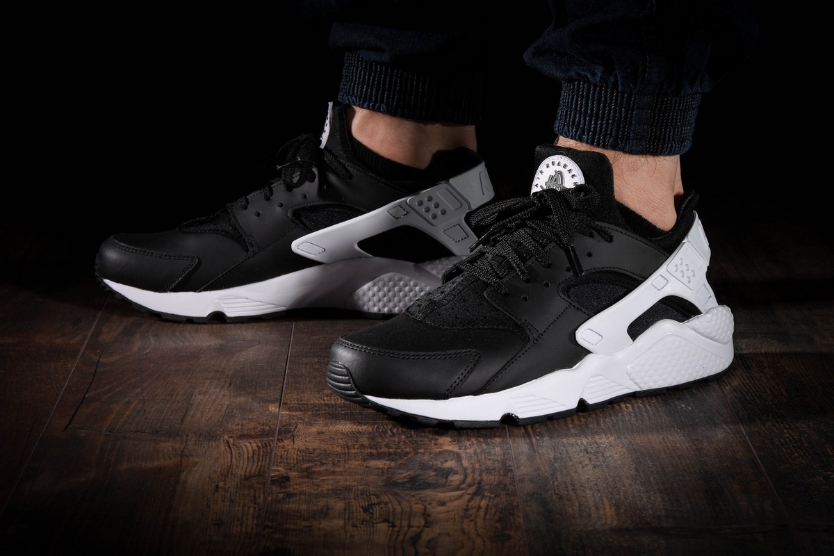 NIKE AIR HUARACHE OREO