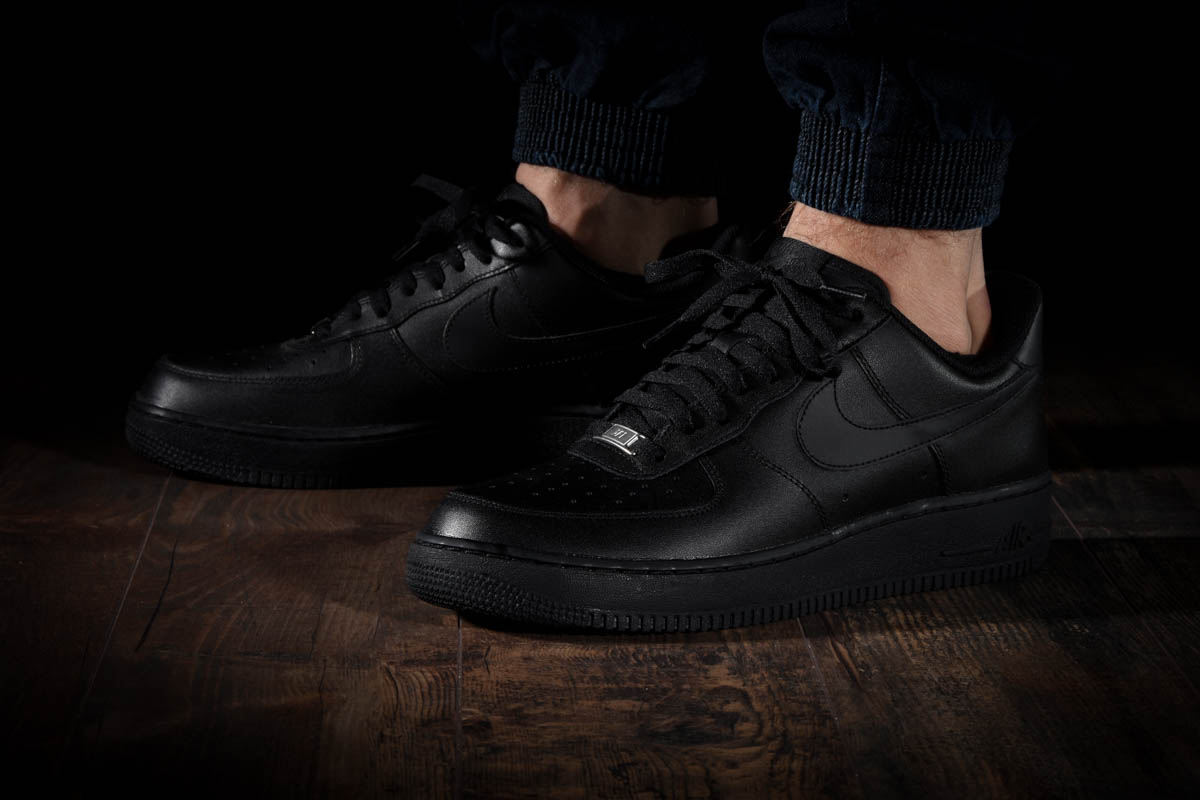 NIKE AIR FORCE 1 '07 BLACK