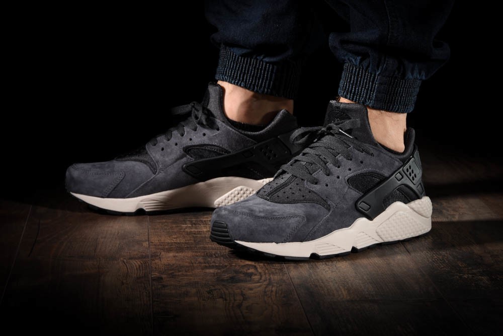 NIKE AIR HUARACHE RUN PREMIUM GREY