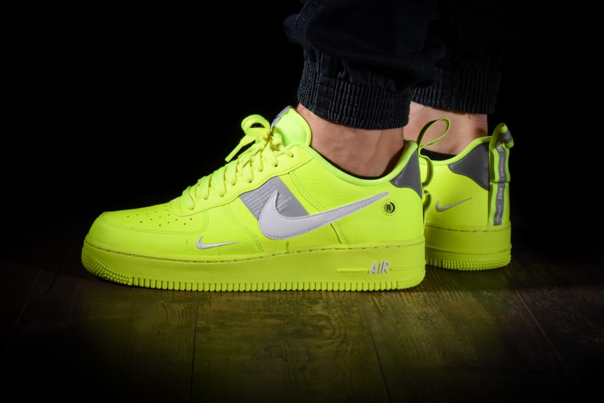 NIKE AIR FORCE 1 LV8 UTILITY VOLT for £90.00 |