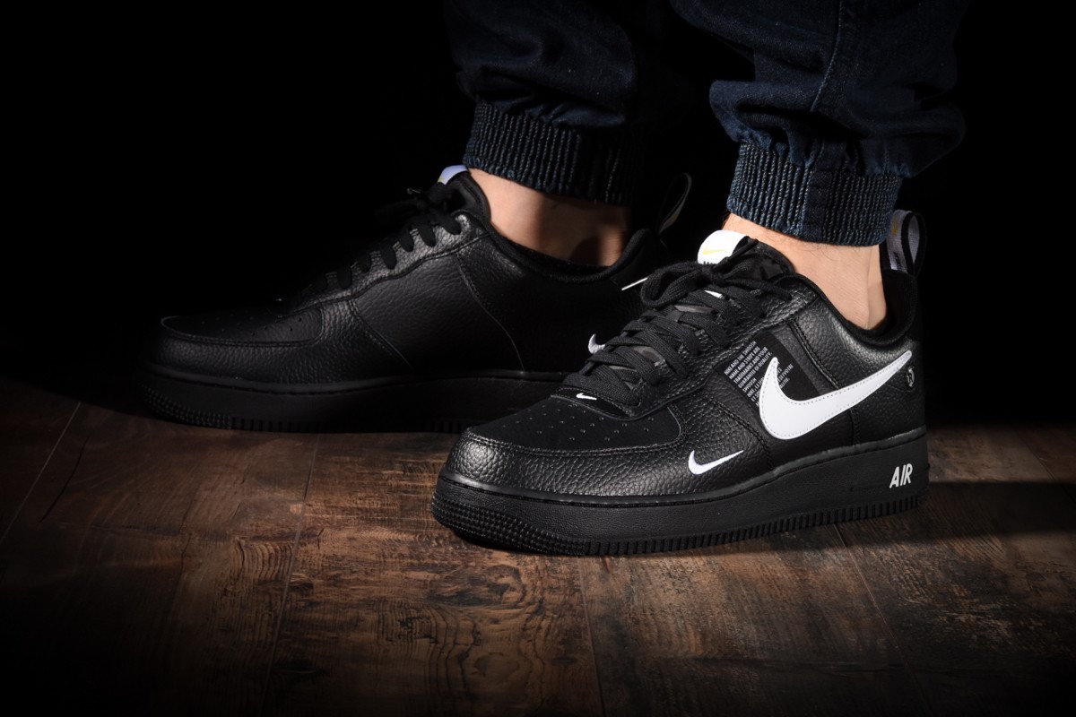 NIKE AIR FORCE 1 '07 LV8 UTILITY BLACK for £95.00