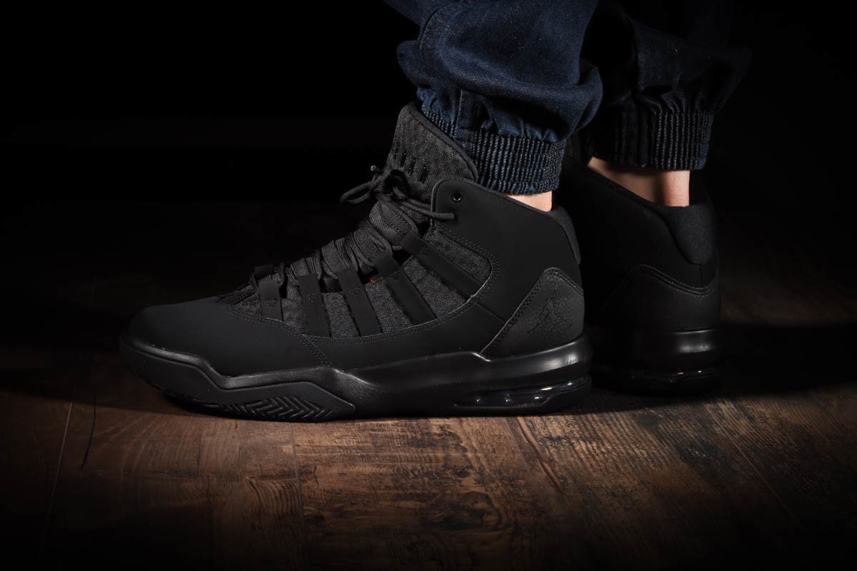 Jordan aura black outlet