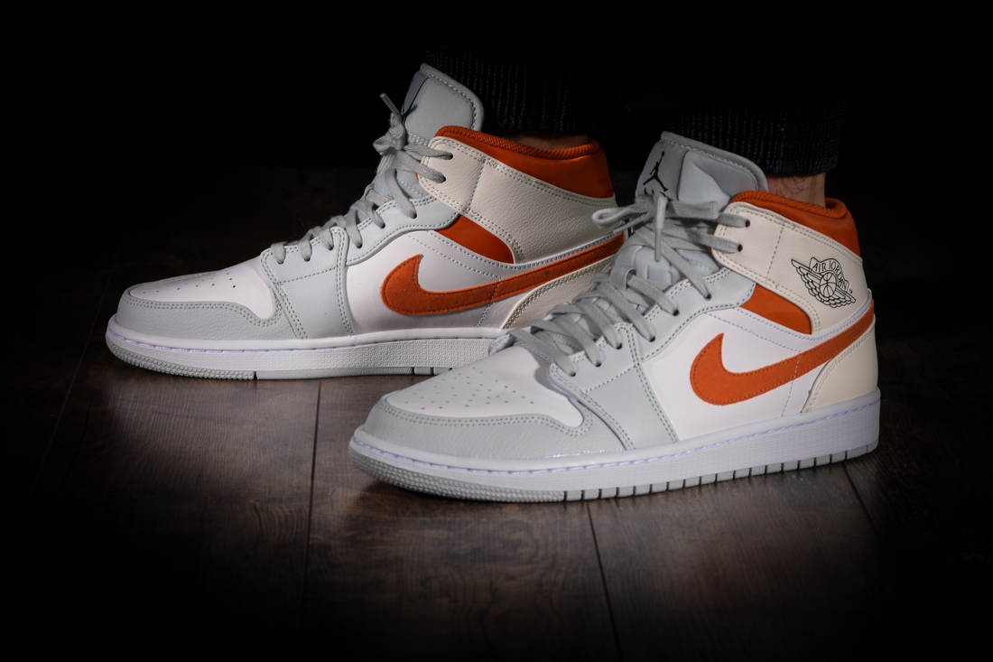 NIKE AIR JORDAN 1 RETRO MID SE STARFISH ORANGE PLATINIUM