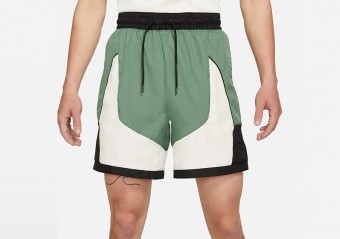 NIKE THROWBACK NARRATIVE SHORTS DUTCH GREEN