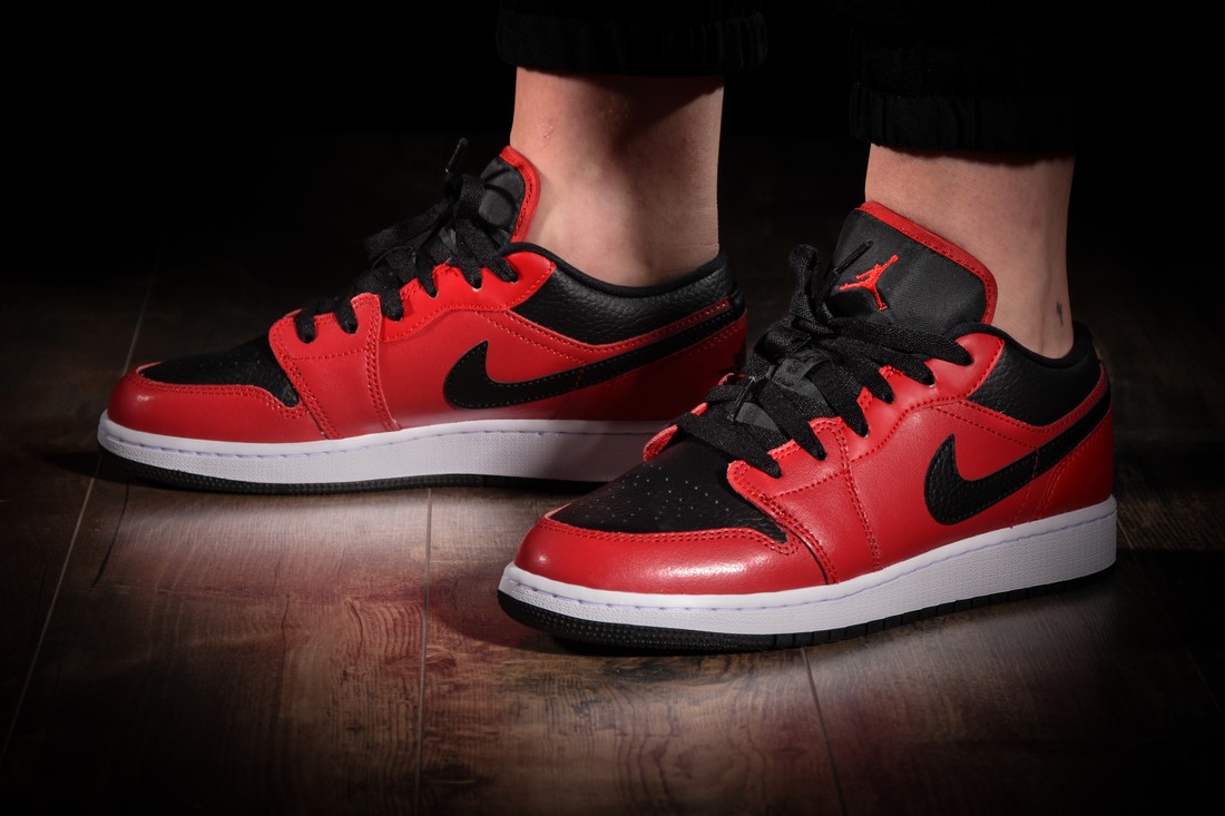 NIKE AIR JORDAN 1 RETRO LOW GS REVERSE BRED