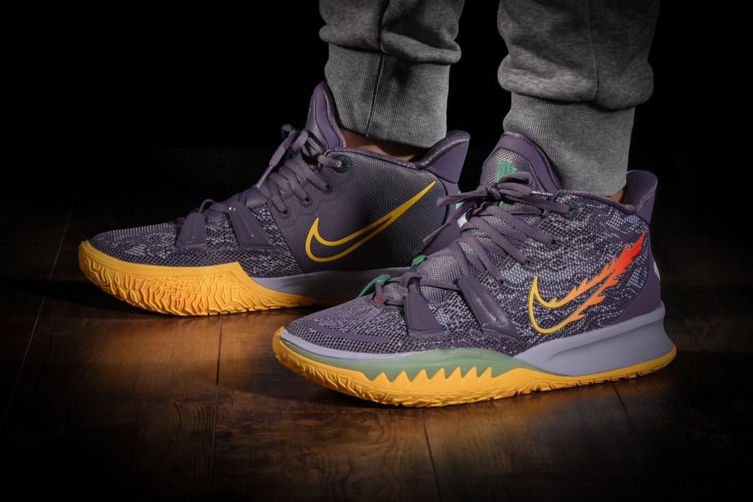 NIKE KYRIE 7 STUNTMAN