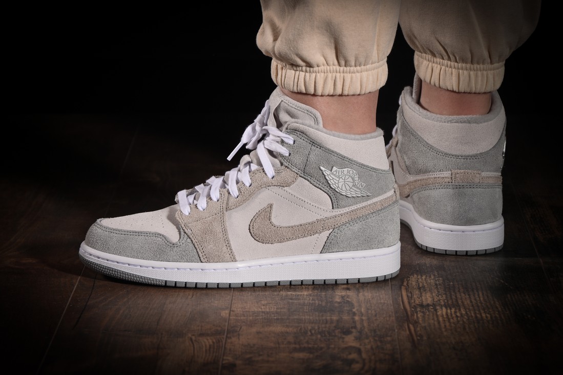 Jordan retro 1 mid grey best sale