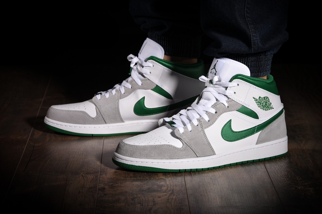 NIKE AIR JORDAN 1 RETRO MID SE PINE GREEN